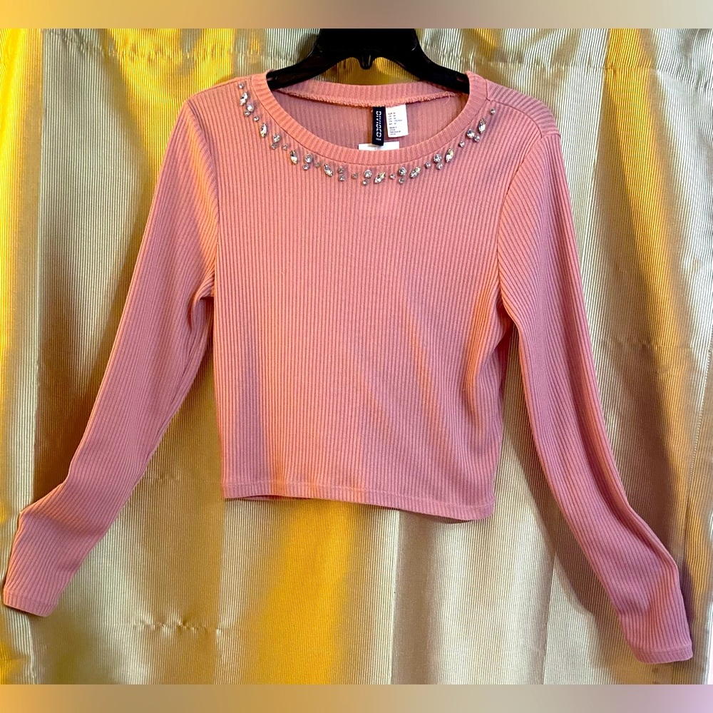 Size Medium. Polyester.